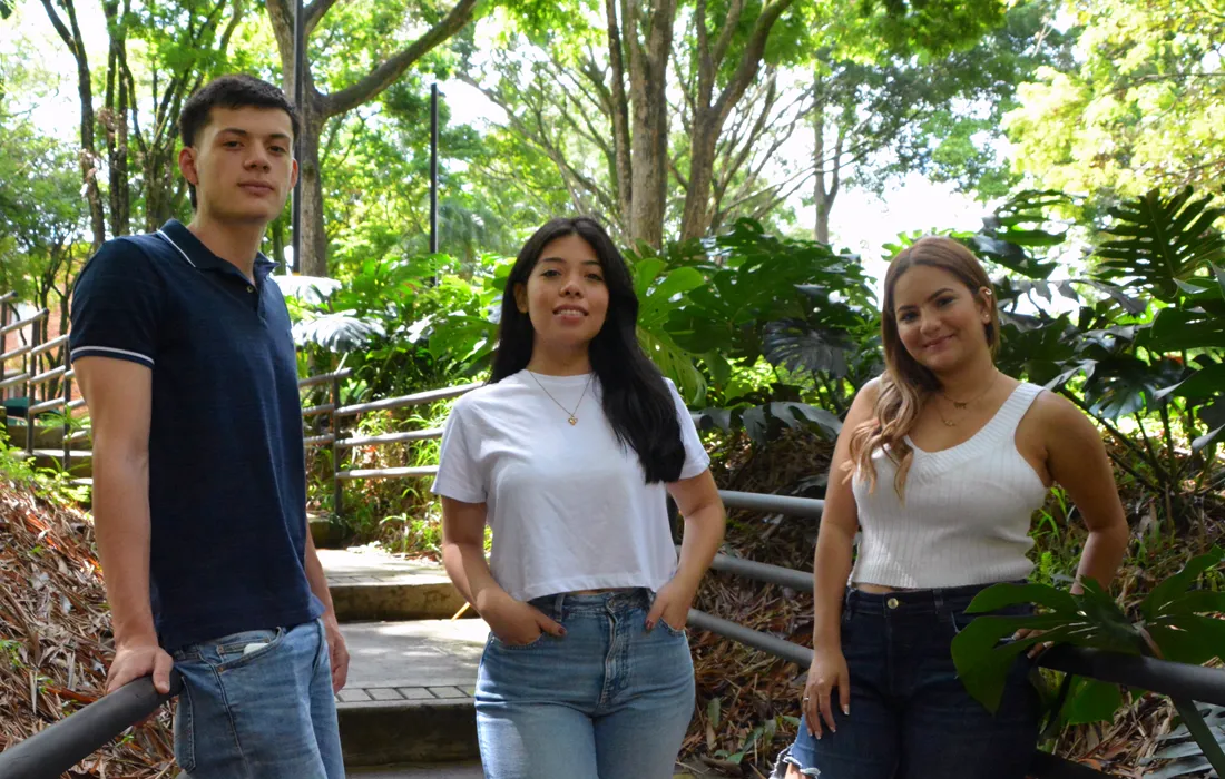 Tres estudiantes de Samuel, María Camila y Luisa María, los estudiantes de Negocios Internacionales que harán doble titulación con la Université Catholique de Lille, Francia Tres estudiantes de Samuel, María Camila y Luisa María, los estudiantes de Negocios Internacionales que harán doble titulación con la Université Catholique de Lille, Francia