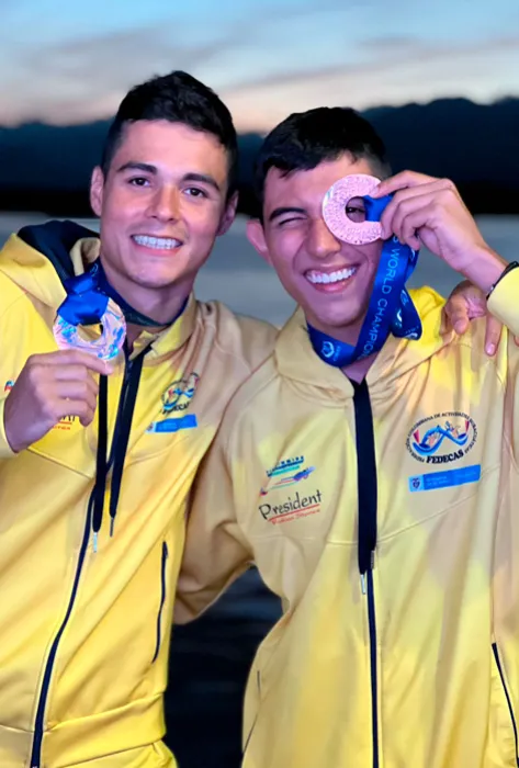 Juan Sebastián Giraldo, estudiante javeriano que ganó medalla de bronce en mundial de natación de Italia